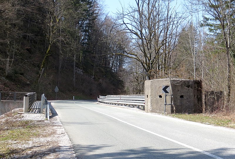 File:Potoce Preddvor Slovenia - bunker.jpg