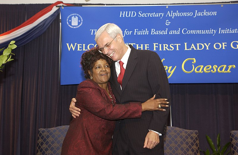 File:Shirley Caesar, Armstrong Williams Visiting HUD - DPLA - fd005a6917f790b4df855b04a27d39eb.JPG