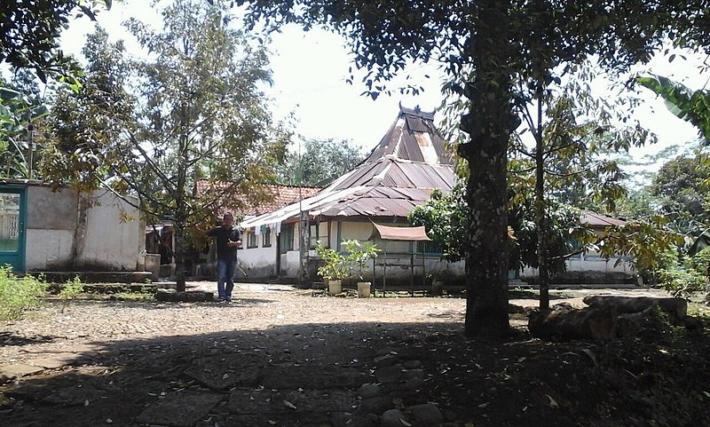 File:Rumah Batu, Karanglewas, Banyumas.jpg