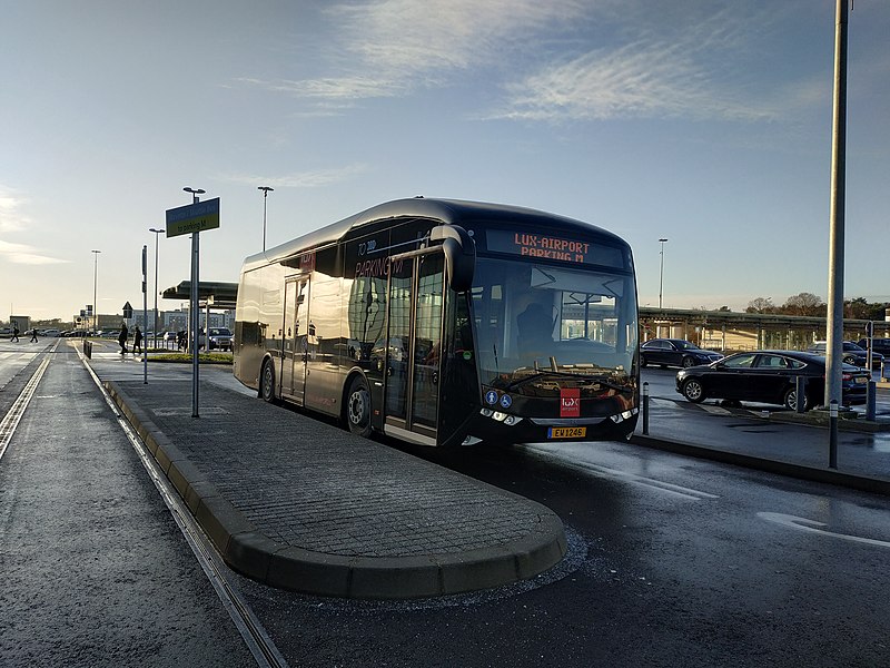 File:Bus navette parking Lux Airport, Sileo (1).jpg