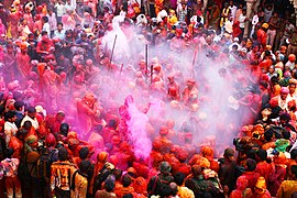 احتفال مهرجان الهولي الهندي في ماهاراشترا، بالهند