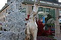 La statue de la licorne avec les décorations de Noël, Saint-Lô.