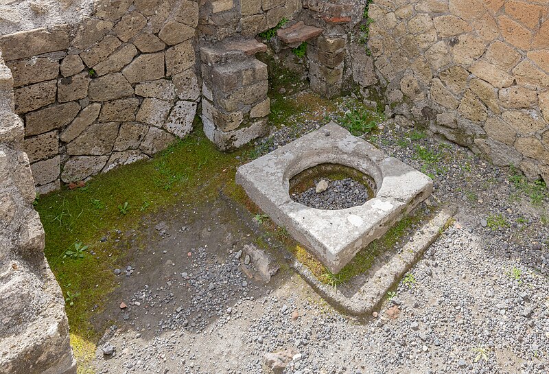 File:Antigua ciudad de Herculano, Italia, 2023-03-27, DD 101.jpg