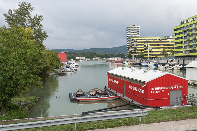 File:Winterhafen Linz BHO-6687.jpg