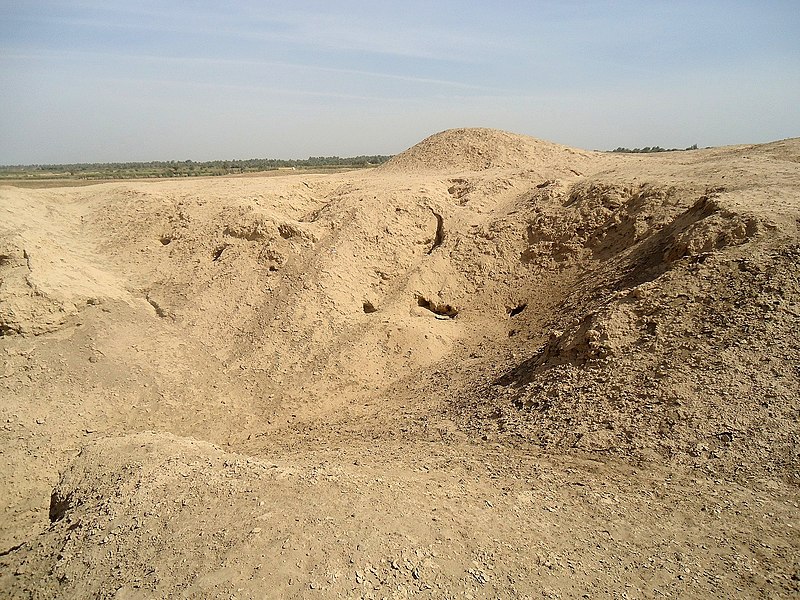 File:Ancient mound at the city of Kish, Mesopotamia, Babil Governorate, Iraq.jpg