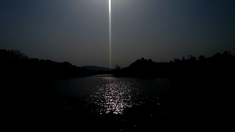 File:Reflection of sun.jpg