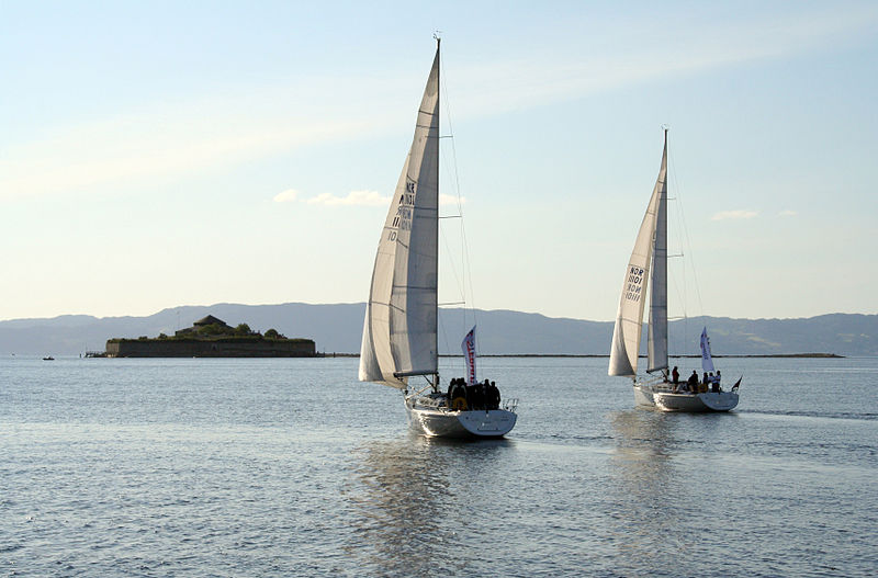 File:Sailing Towards Munkholmen.jpg