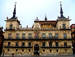 Fachada principal del antiguo ayuntamiento.