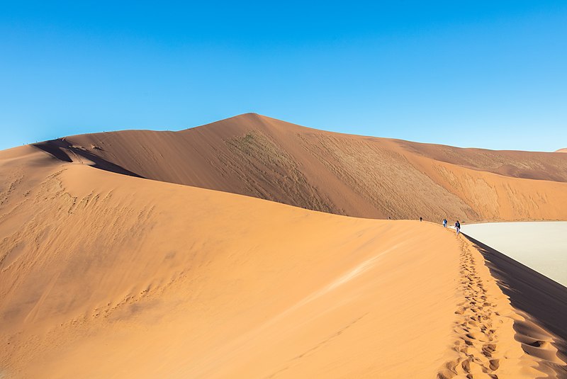 File:Sossusvlei, Namibia, 2018-08-06, DD 039.jpg