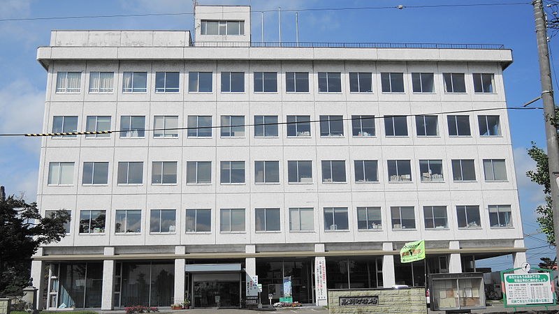 File:Makubetsu town hall.JPG
