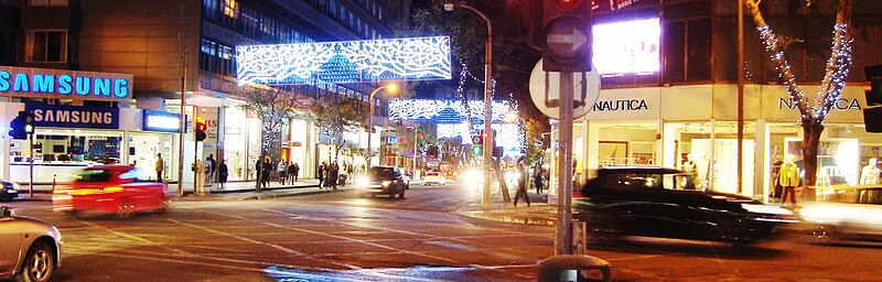 File:Makariou Avenue by night panoramic picture during Christmas Nicosia Republic of Cyprus.JPG