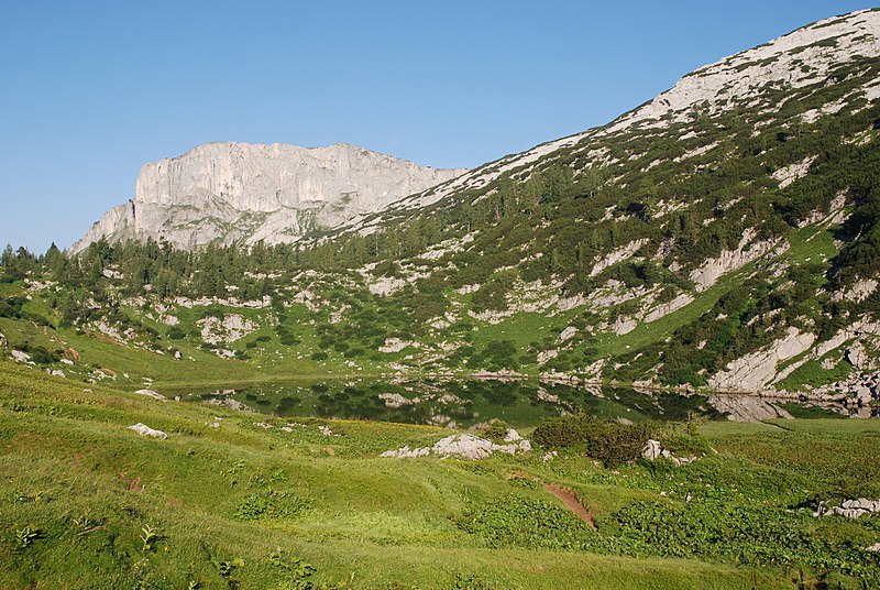 File:Elmsee Salzofen Totes Gebirge 20080728b.jpg