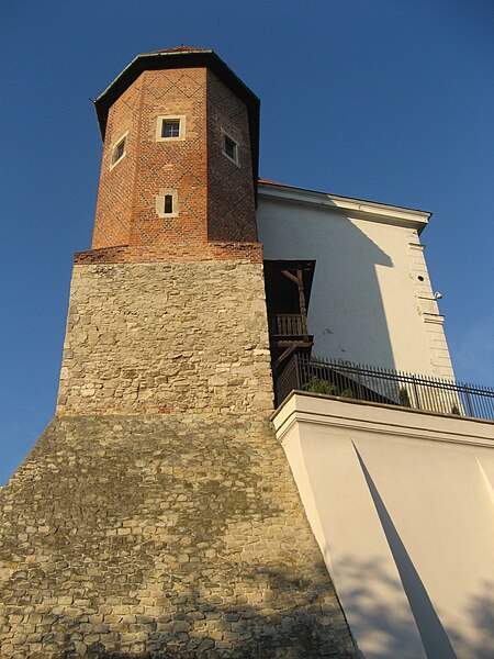 File:Sandomierz zamek wieza.jpg