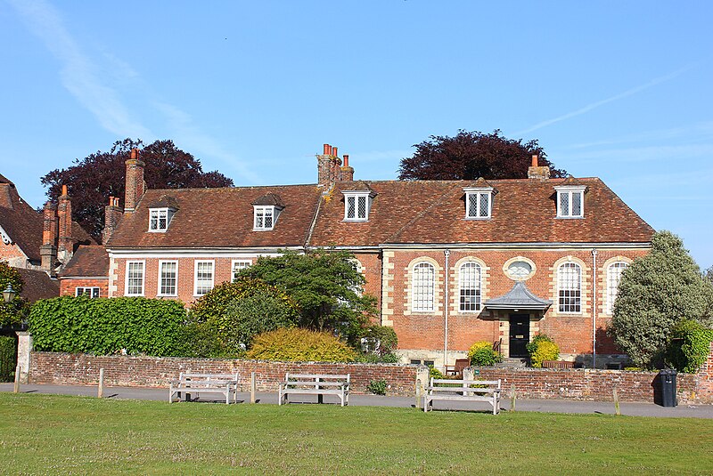 File:Choristers Square - geograph.org.uk - 6420354.jpg