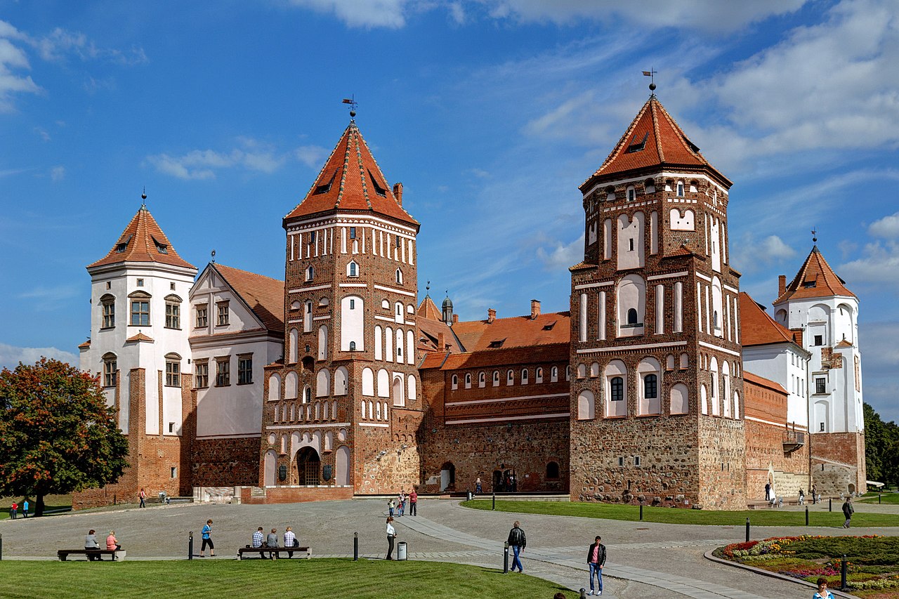 Belarus Mir Castle Complex (248358971).jpeg