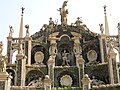 La statua del liocorno nel giardino barocco sull’Isola Bella, Stresa.