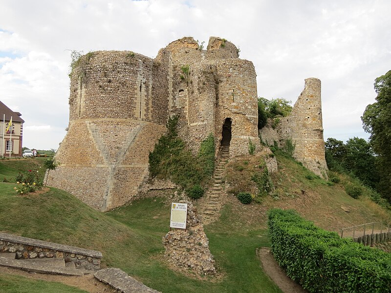 File:Donjon de Conches-en-Ouche 4.JPG