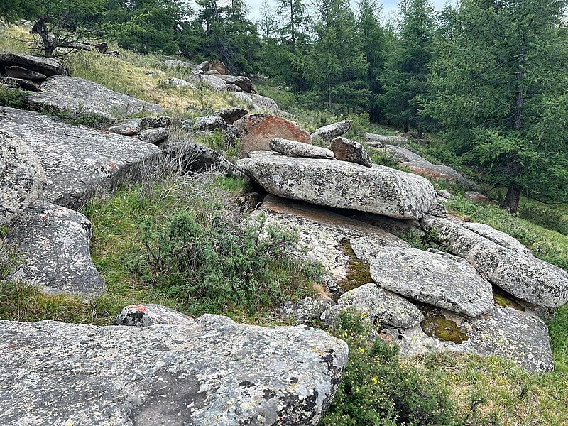 File:Big rocks in Mongolia.jpg