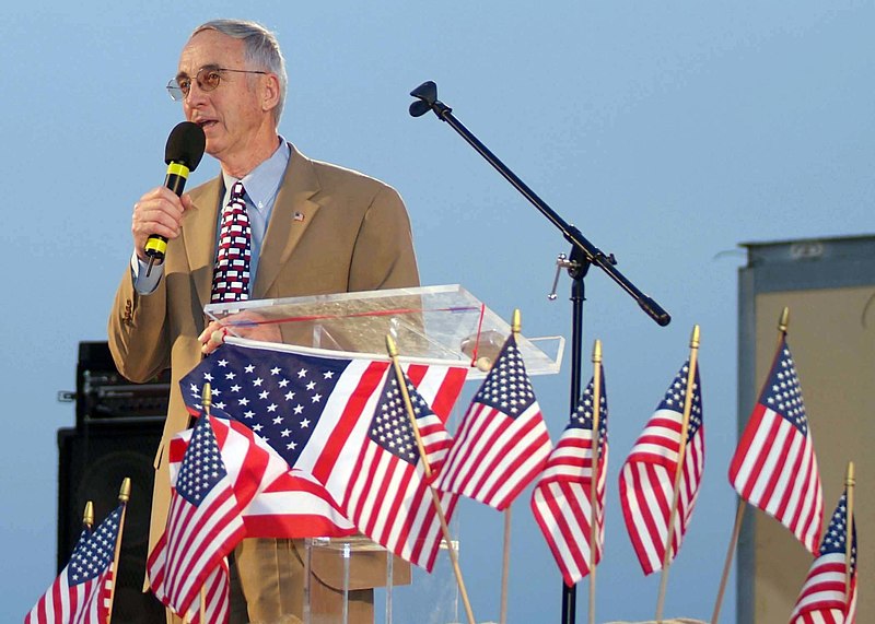 File:US Navy 050625-N-6046R-007 The Secretary of the Navy, The Honorable Gordon England, speaks at Operation War Heroes.jpg