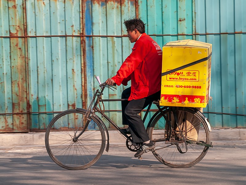 File:Peking Fahrradkurier -20071020-RM-145806.jpg