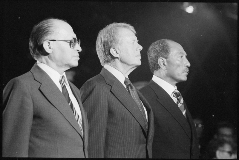 File:Close up of Menahem Begin, Jimmy Carter and Anwar Sadat at Camp David., 09-07-1978 - NARA - 181133.tif