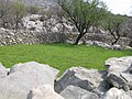 Deutsch: Mit Steinmauern geschützter Acker im Velebit, Croatia