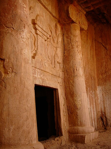 File:Zoroastrianism Tomb Sulaymaniyah province 28.JPG