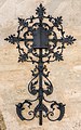 English: Wrought iron cross at the mortuary Deutsch: Schmiedeeisernes Wandkreuz an der Aufbahrungshalle