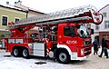  Wóz Chrzanowskiej Straży Pożarnej na Rynku  A fire engine of the Chrzanów Fire Brigade  En brandbil tilhørende Chrzanóws Brandvæsen