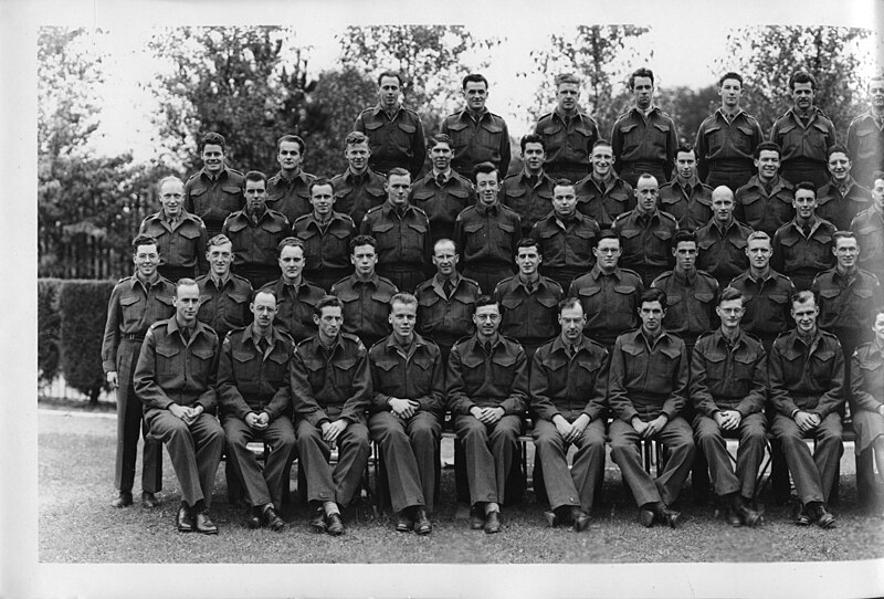 File:Khaki University class, Devonshire House, London, England, October, 1945.jpg