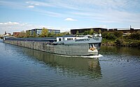 Péniche sur le canal de la Deûle, à Saint-André-lez-Lille