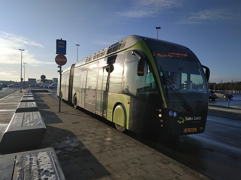 File:Autobus Luxembourg, Van Hool ExquiCity 24 Hybrid, line 16, Findel Airport (1).jpg