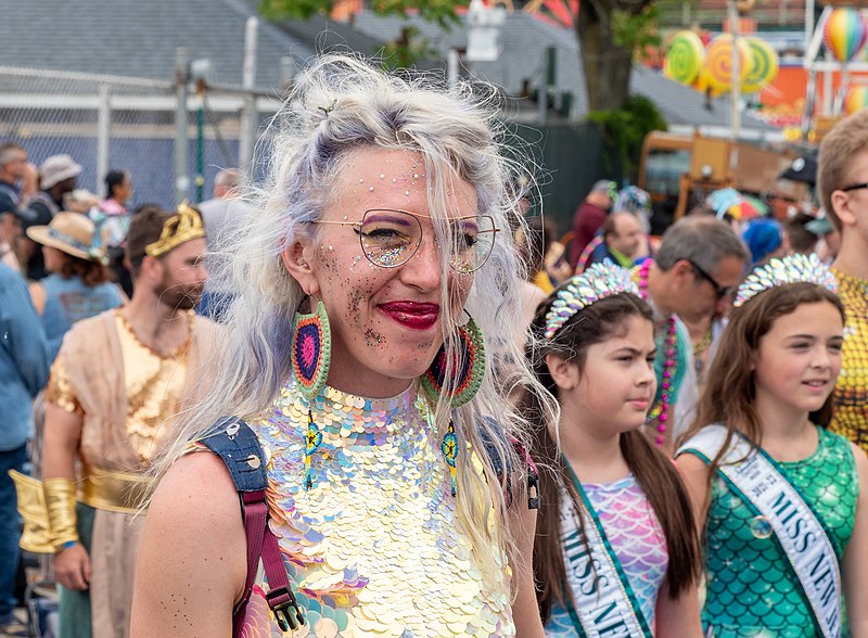 File:Mermaid Parade 2022 (85208).jpg