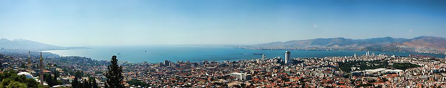 360°, View of centre of İzmir and the Aegean Sea from Kadifekale.