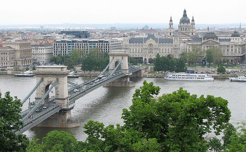 File:Chain Bridga in Budapest.jpg