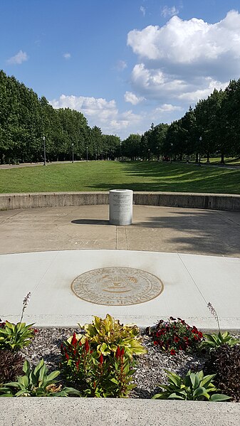 File:Plaza and seal 02 - McKinley Tomb (37053664715).jpg
