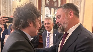 Milei se reencuentra con Abascal en el Casino de Madrid para recibir el premio del Instituto Juan de Mariana