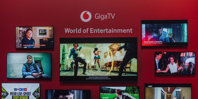 Vodafone bietet über die TV- und Entertainment-Plattform GigaTV Zugang zu Free-TV- und Pay-TV-Sendern sowie eine große Mediatheken-Auswahl für bestes Fernsehen.
