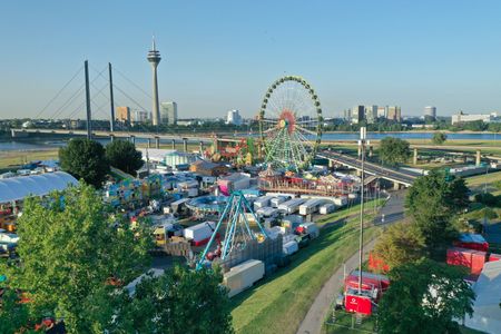 So sorgt Vodafone für gutes Mobilfunk-Netz auf Festivals & Veranstaltungen: Auf der Düsseldorfer Rheinkirmes kommen drei mobile Basisstationen zum Einsatz.