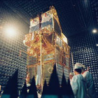 Tests on SPOT 4 in Toulouse. CNES/E.Grimault, 1997