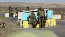 Украинские военные в районе Мариуполя