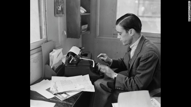 In 1956, journalist Bradlee writes from his office in Paris.
