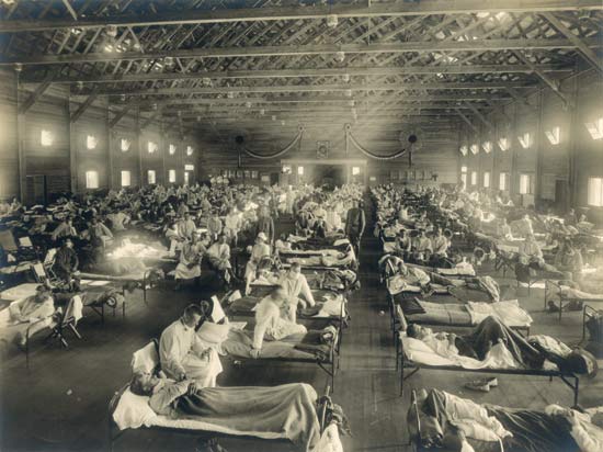 influenza pandemic of 1918-1919: temporary hospital in Camp Funston, Kansas