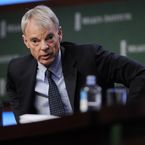 Wer hat den besseren Nobelpreisträger? Pimco lässt sich von Michael Spence beraten, Janus beschäftigt Myron Scholes, der einige Flecken im Lebenslauf hat.