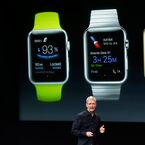 Der CEO von Apple, Tim Cook, präsentiert die neue Apple-Watch, die demnächst erscheinen soll.