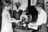 Школьники работают на мимеографе, 1930 год