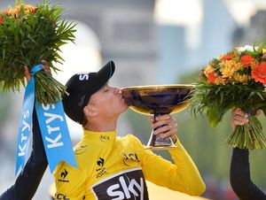 Hier ist er, der Sieger der Tour de France 2015: Chris Froome gewinnt die Frankreich-Rundfahrt nach 2013 zum zweiten Mal.