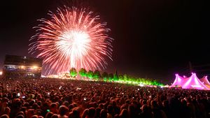 Mit einem Feuerwerk vor der Hauptbühne feierte das Paléo am Sonntagabend, 26. Juli, sein 40. Jubiläum.