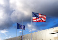 Флаги США и Евросоюза. Архивное фото