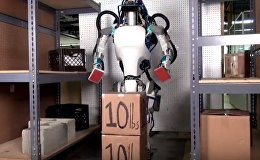 新しい人型ロボット「アトラス」は、いじめられても立ち上がる